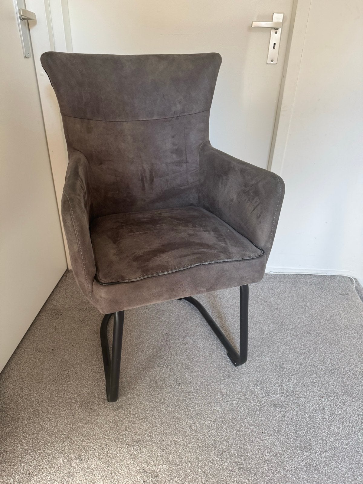 4x Grijze eetkamerstoelen met armleuning + 2 zonder, Ophalen, Gebruikt, Vier, Stof