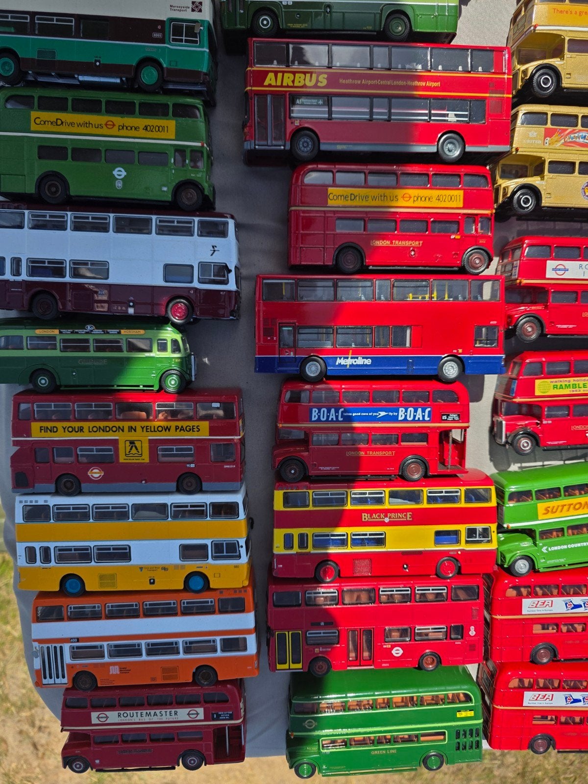 Grote collectie Engelse dubbeldekkers en bussen schaal 1:76, Ophalen of Verzenden, Gebruikt