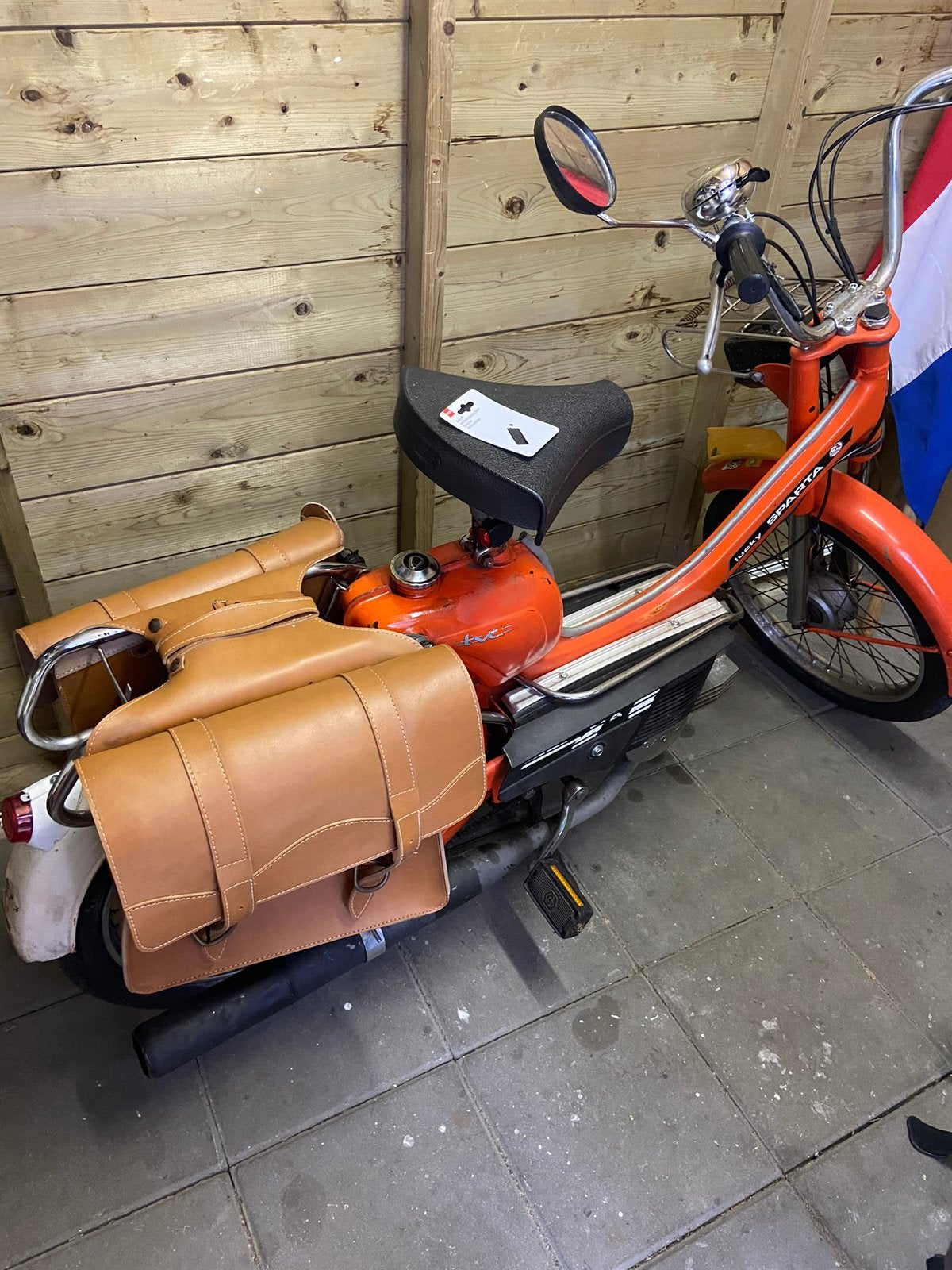 Sparta lucky oldtimer oranje, Ophalen, Sparta