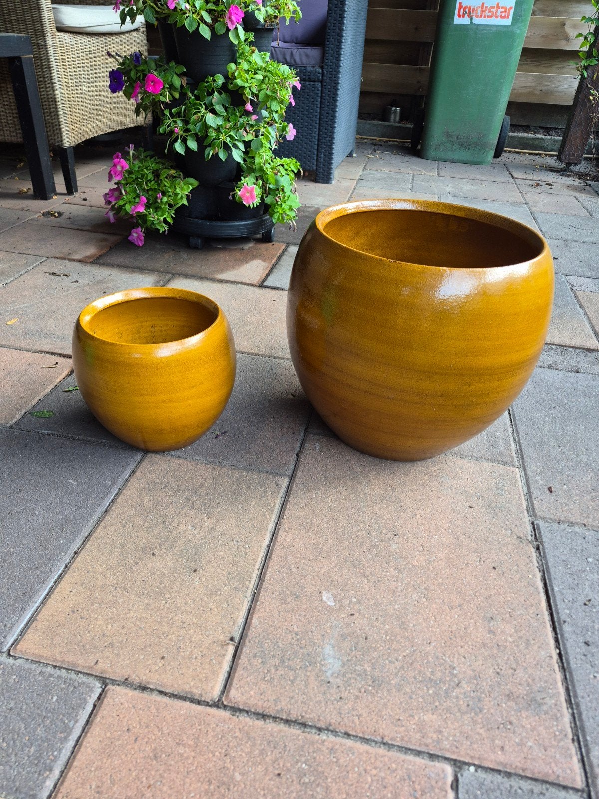 Set van 2 gele bloempotten, diverse maten, 25 tot 40 cm, Gebruikt, Ophalen of Verzenden, Minder dan 40 cm