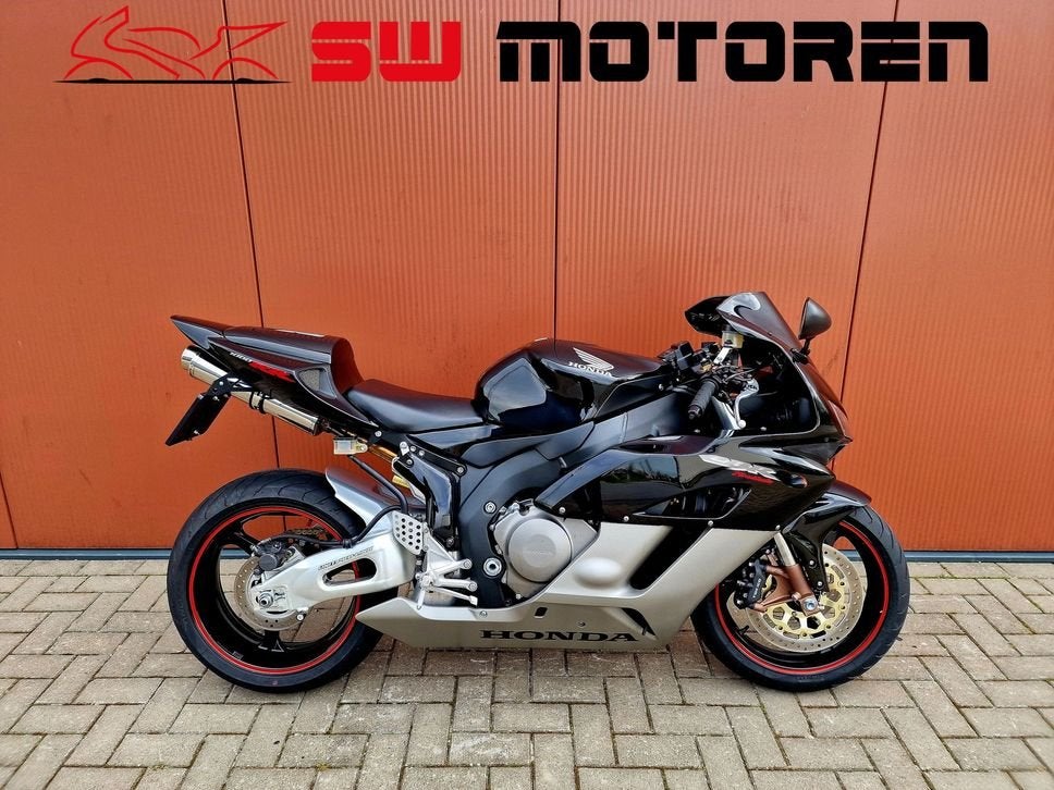 CBR 1000 RR FIREBLADE, SPORTDEMPER, LAGE KM!  CBR1000RR, Motoren, Motoren | Honda, HONDA, 4 cilinders, Motorrijbewijs A, Bedrijf