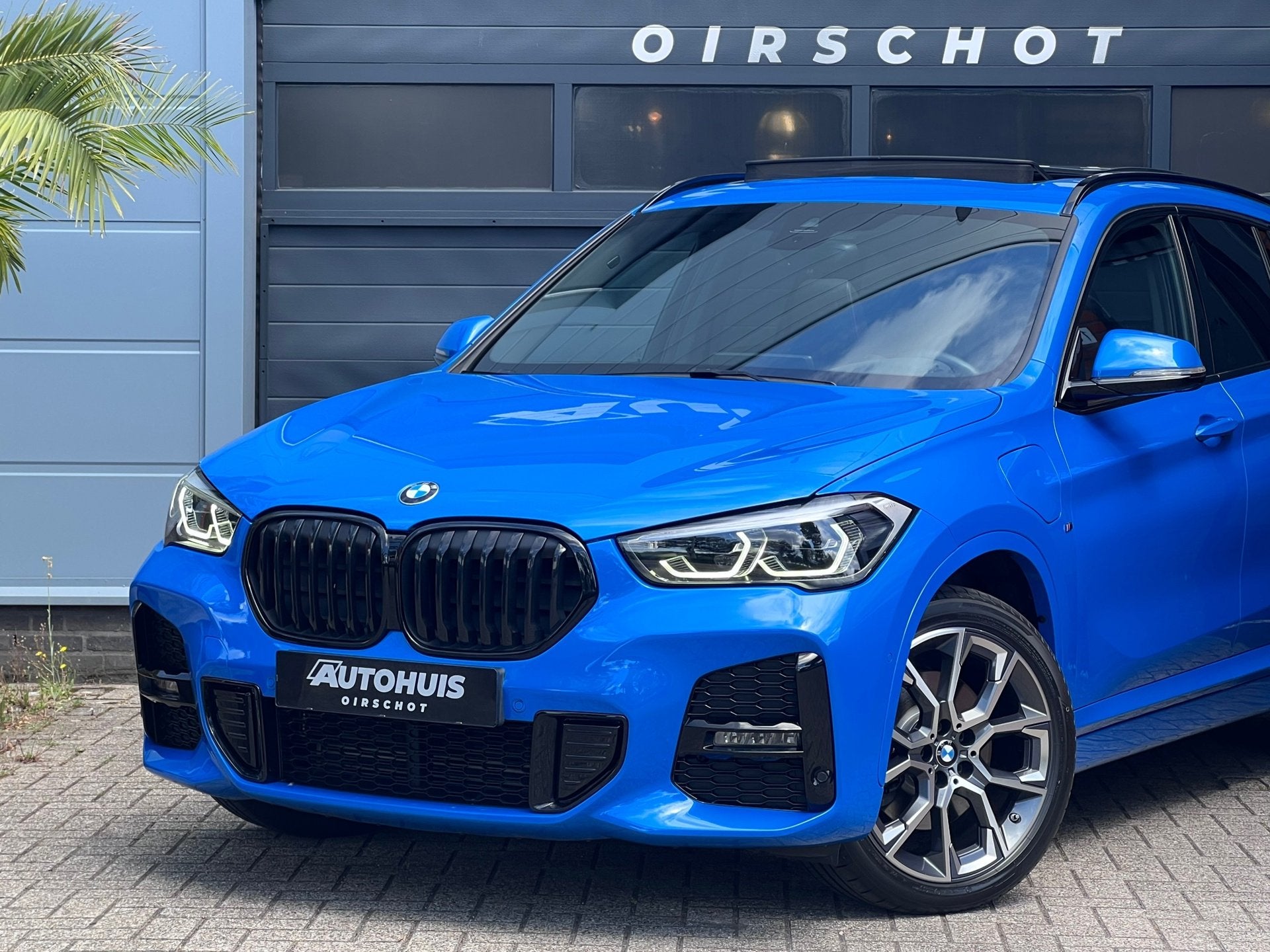 BMW X1 XDrive25e High Executive Edition M Pano/ Leder/ Adapt, Gebruikt, Zwart, Blauw, Bedrijf