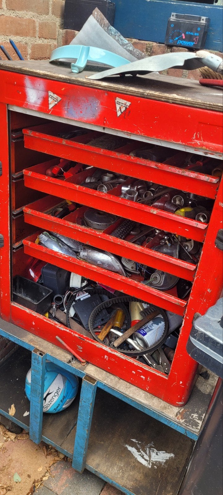 gereedschap kar met wat spullen eventueel, Ophalen