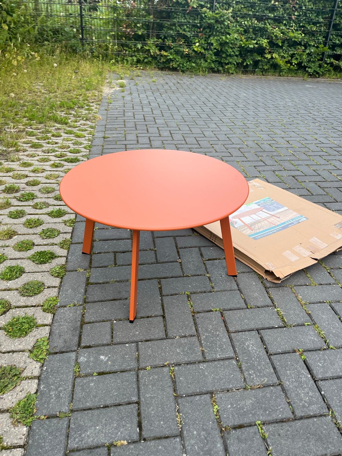 Leuk metalen bijzettafeltje voor binnen en buiten - Retour, Tuin en Terras, Tuintafels, Ophalen, Zo goed als nieuw, Rond, Metaal