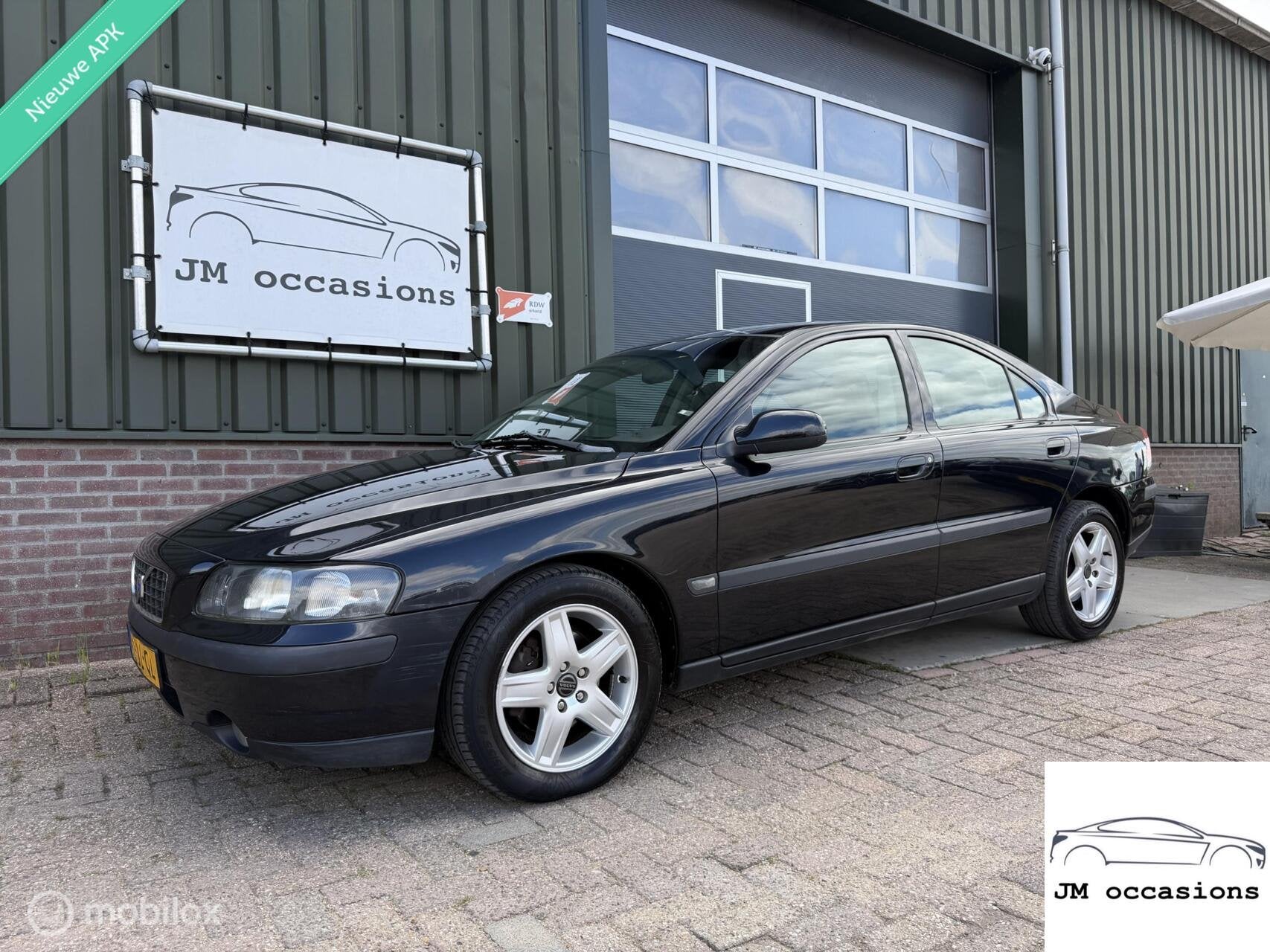 Volvo S60 2.4|Airco|Cruise|half leder|Lm velgen|APK 09-2027|, Voorwielaandrijving, Gebruikt, S60, Zwart