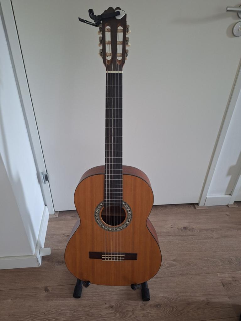 Gitaar inclusief accessoires, Ophalen, Zo goed als nieuw, Klassieke of Spaanse gitaar