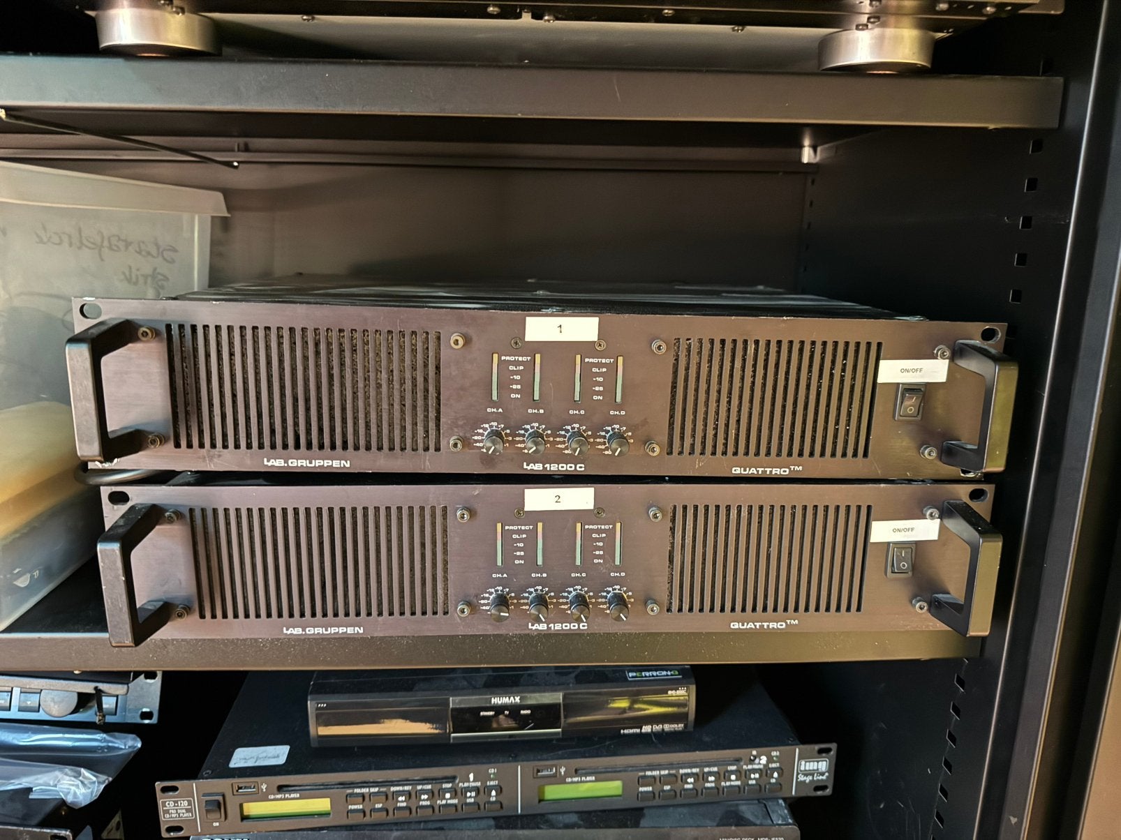 2x Lab Gruppen 1200C Quattro versterker, Ophalen, Gebruikt, Minder dan 500 watt, Monitor(versterker)
