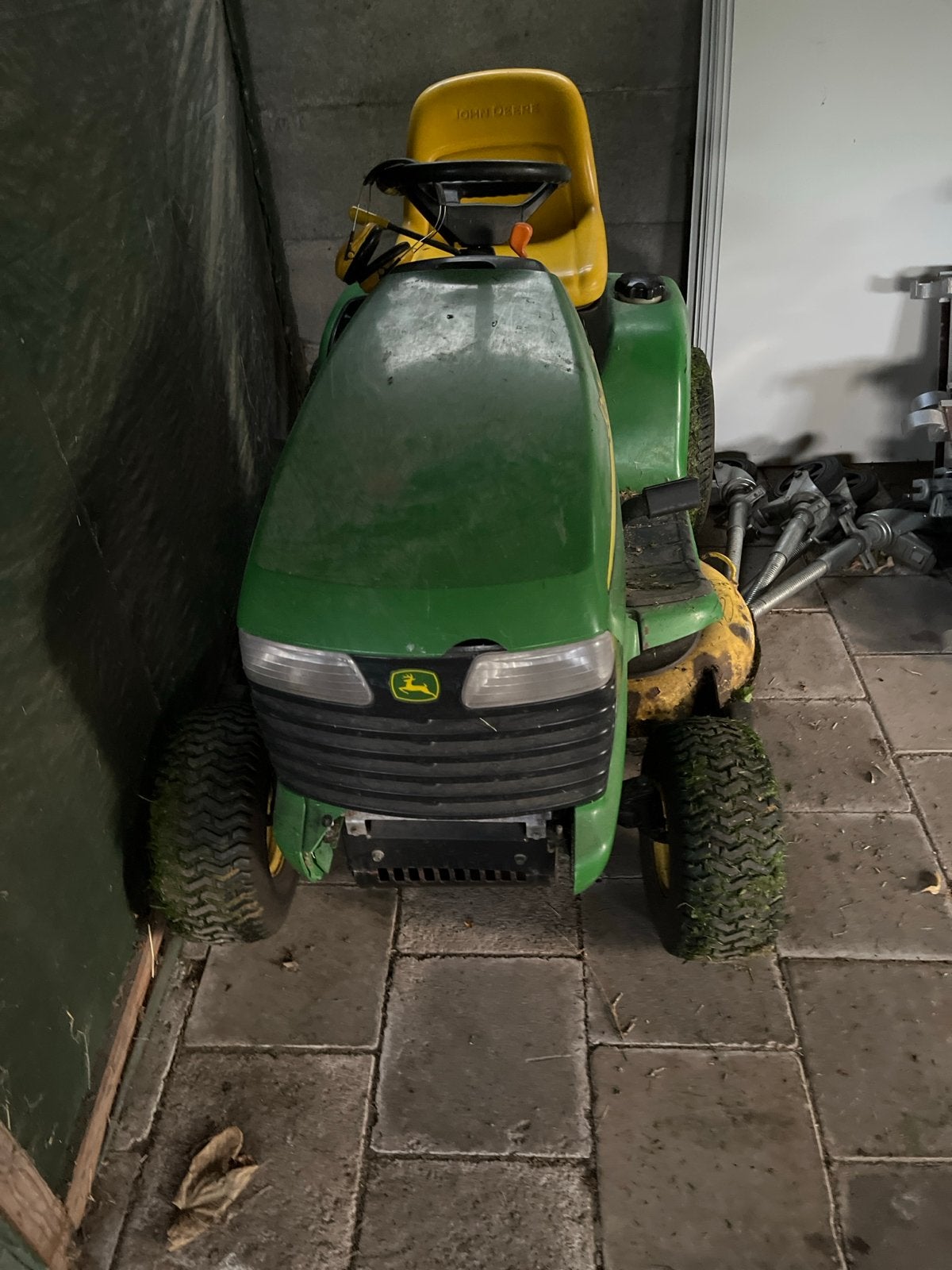 John Deere LT160 Zitmaaier - Maaibalk defect, Tuin en Terras, Grasmaaiers, Cirkelmaaier, Ophalen, Gebruikt, Benzine-grasmaaier