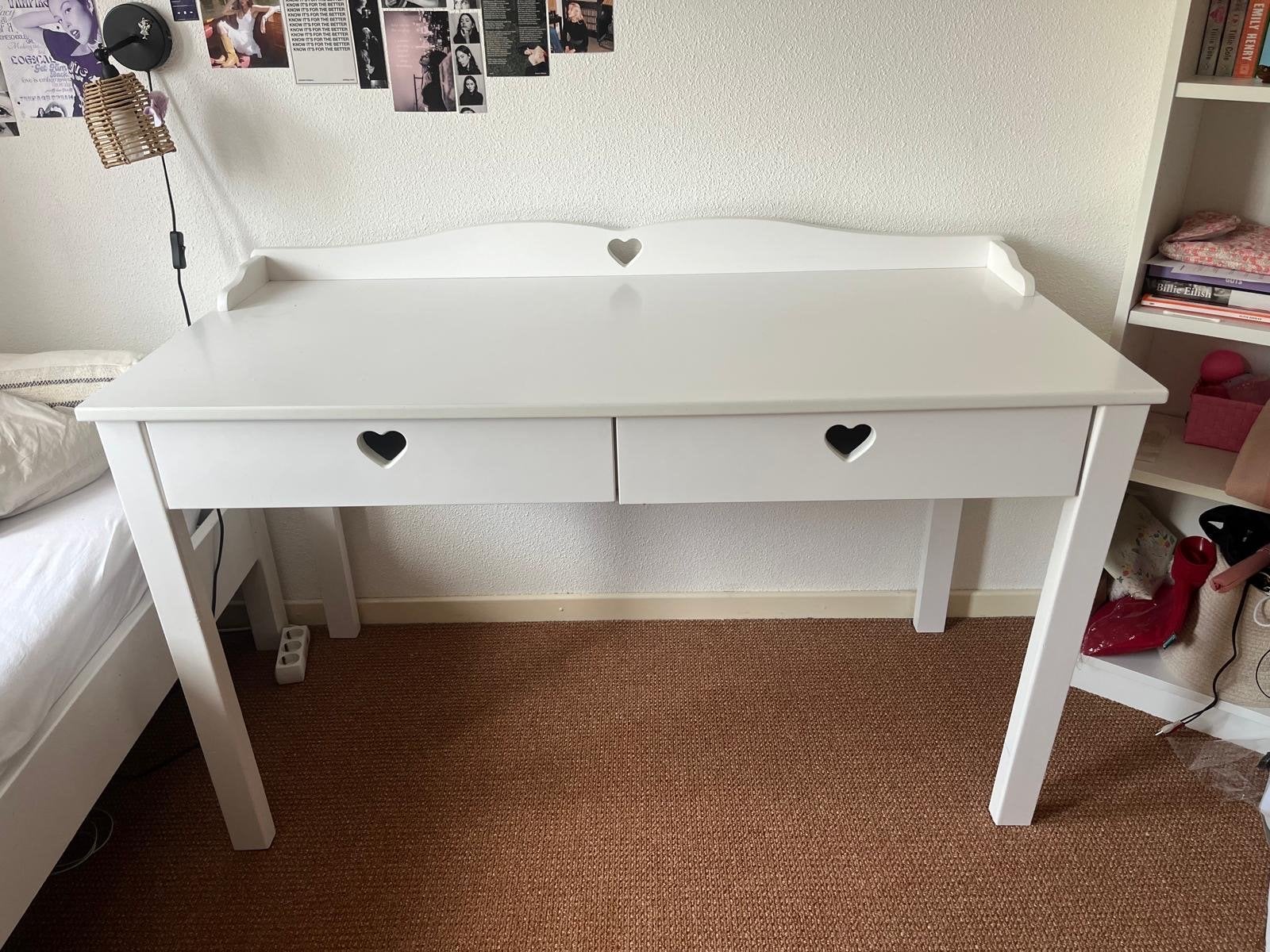 Wit bureau met lades en hartjes (amori), Huis en Inrichting, Bureaus, Ophalen, Gebruikt, Kinderbureau, Wit
