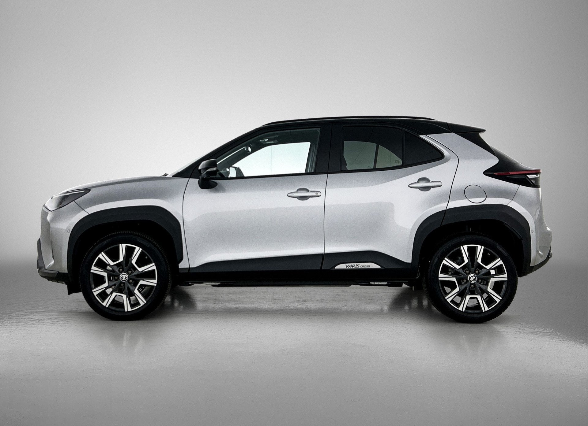 Toyota Yaris Cross 1.5 Hybrid 130 Launch Edition | Panoramad, Auto's, 12 maanden, Gebruikt, 1490 cc, Bedrijf