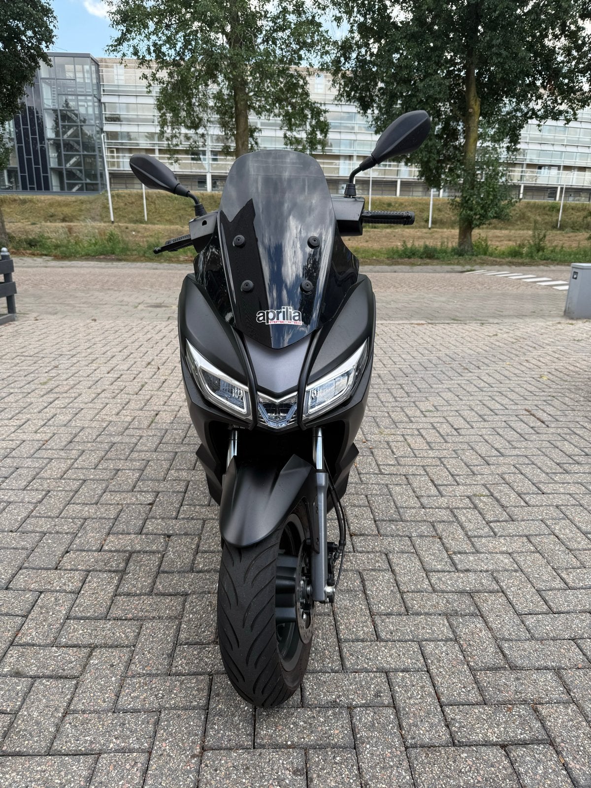 Aprilia SXR 50 – Mat Zwart | Bouwjaar 11-2025 | 3.400 km, Ophalen, Zo goed als nieuw, Benzine, Overige merken