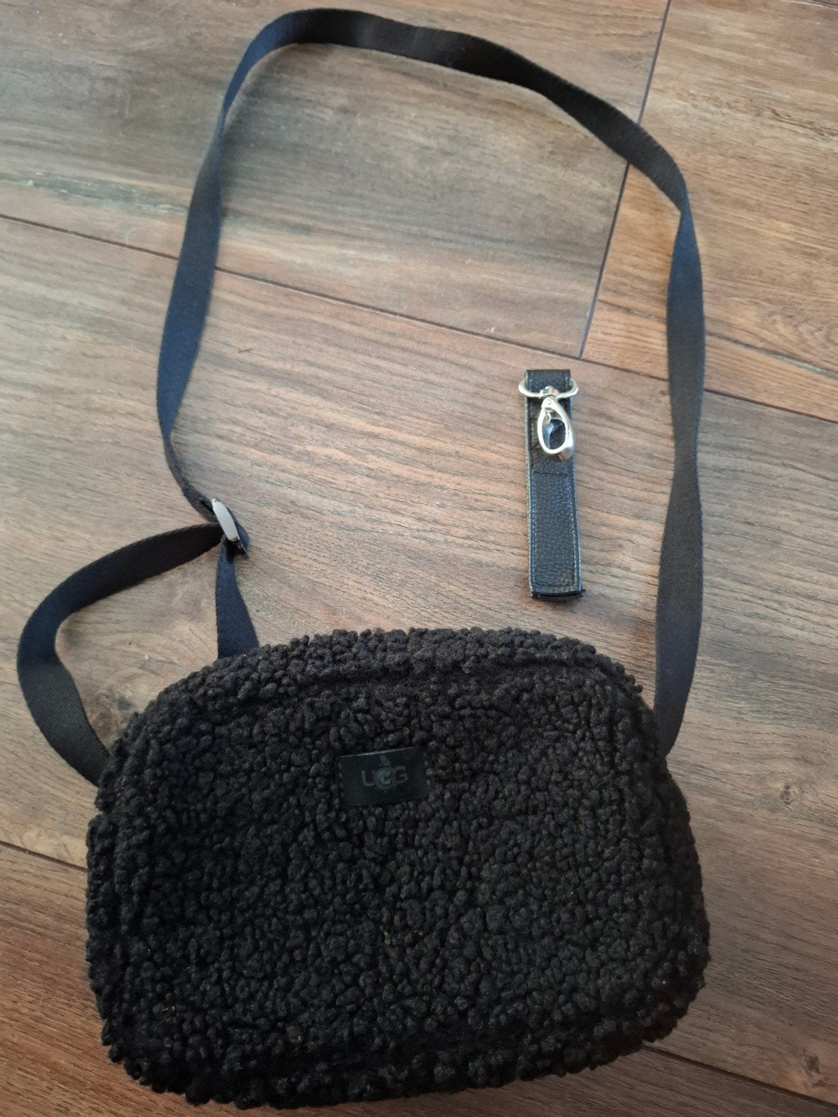 UGG Zwarte Teddy Schoudertasje - Zo goed als nieuw, Ophalen of Verzenden