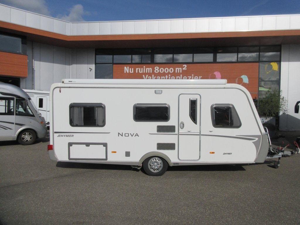 Eriba Nova 495 MET MOVER EN THULE LUIFEL, Fietsenrek, Rondzit, 2 aparte bedden, Eriba