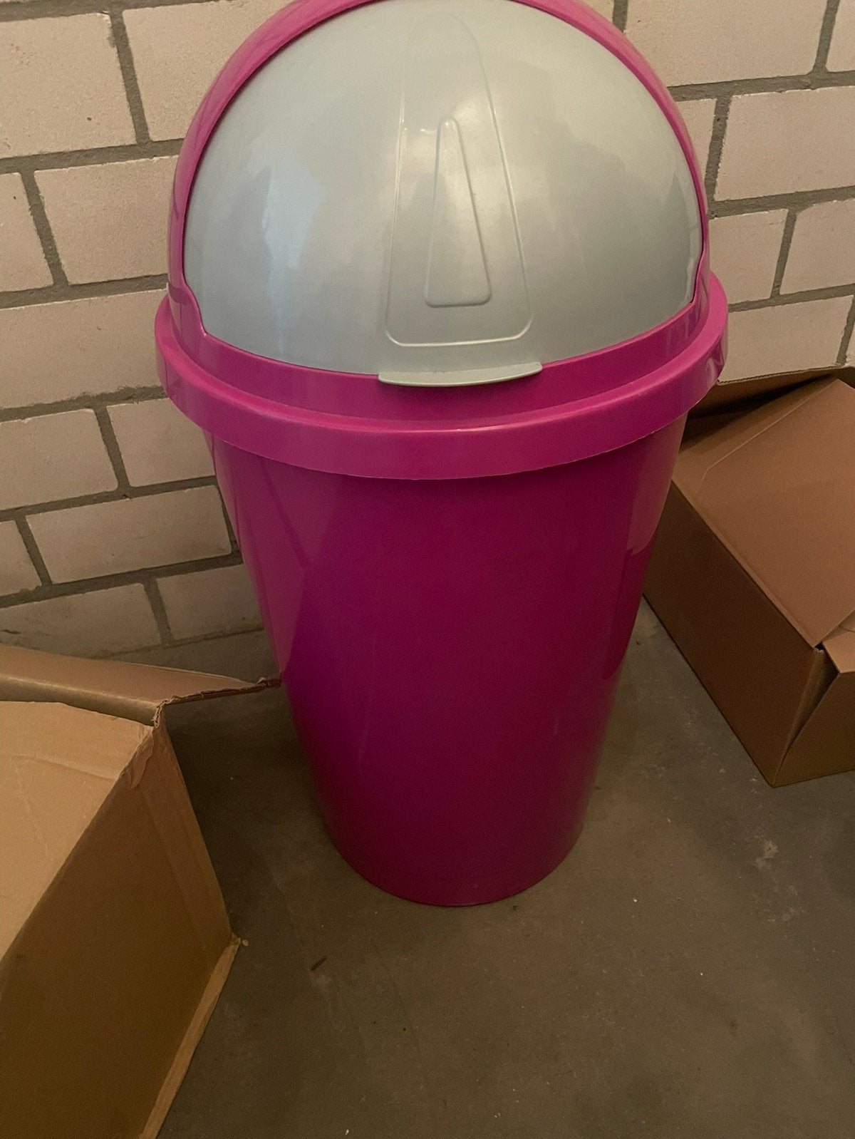 Roze prullenbak, Huis en Inrichting, 20 tot 30 liter, Ophalen, Zo goed als nieuw, Kunststof
