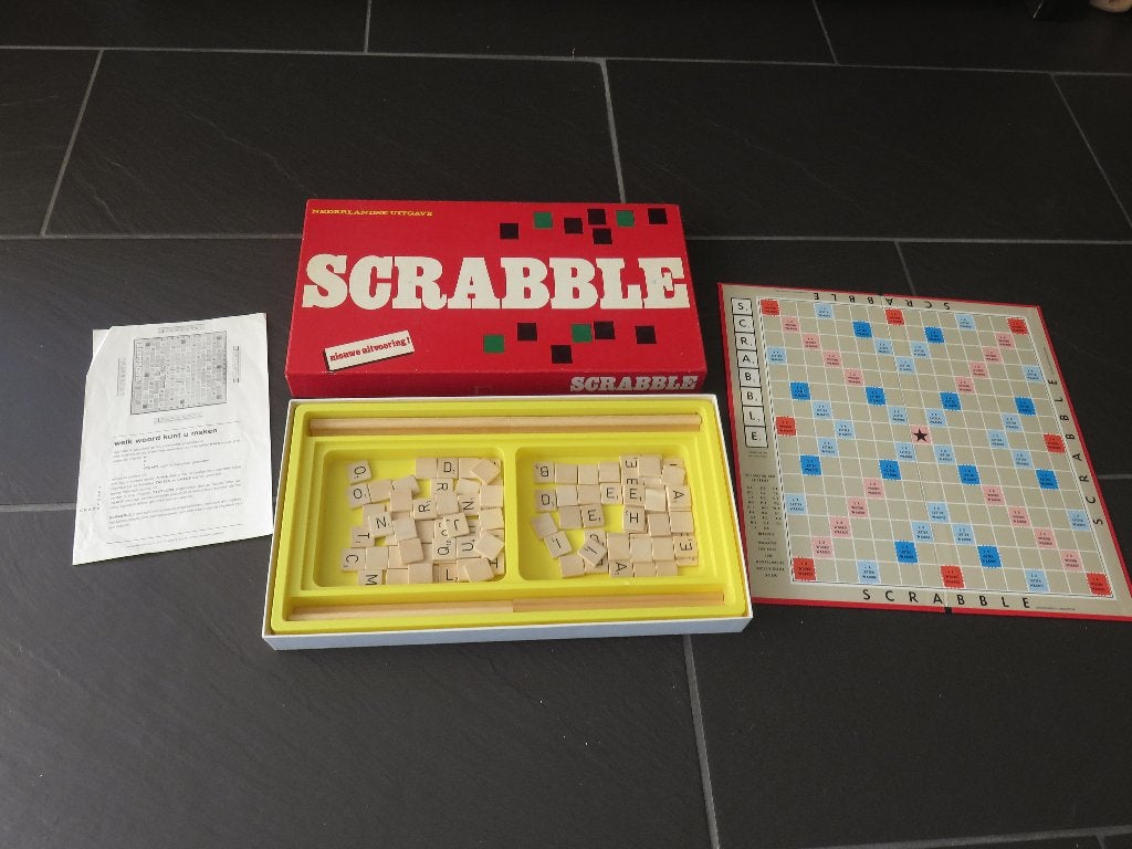 Nederlandse uitgave Scrabble met houten letters., Ophalen of Verzenden, Gebruikt