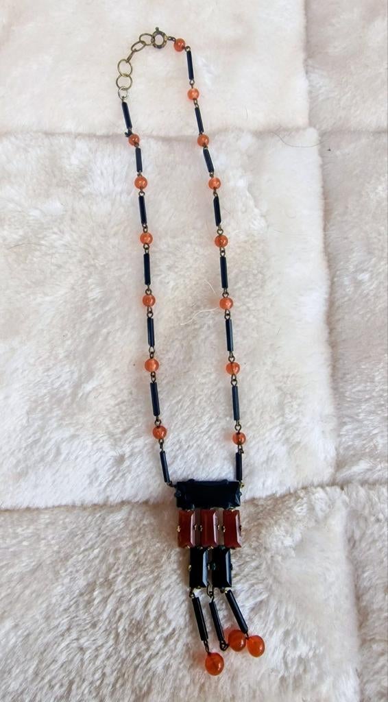 Vintage ketting met oranje en zwarte kralen, Gebruikt, Oranje, Ophalen of Verzenden, Overige materialen