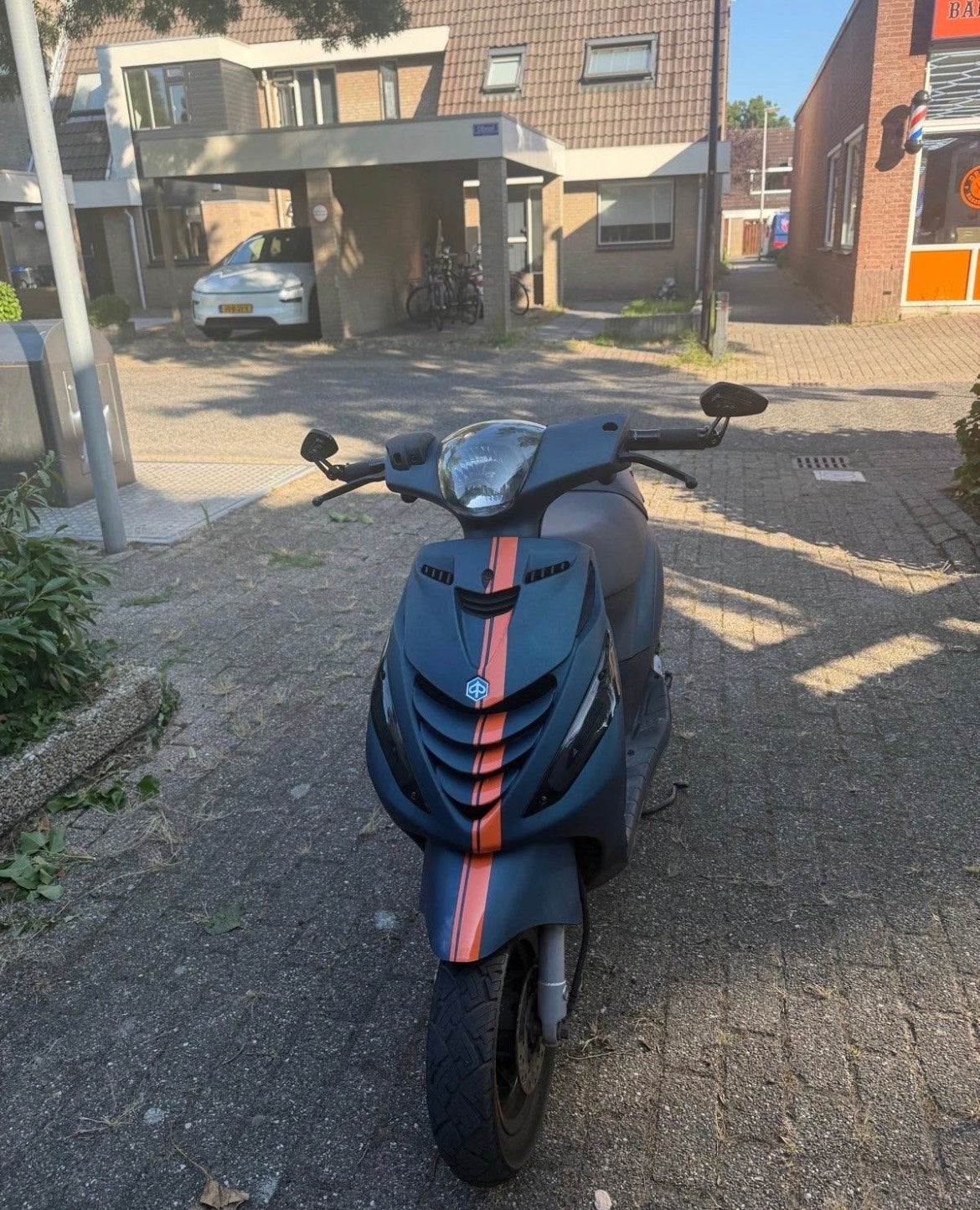 Piaggio Zip Scooter - Mat blauw met Oranje Details, Gebruikt, Maximaal 45 km/u, Zip, Ophalen of Verzenden