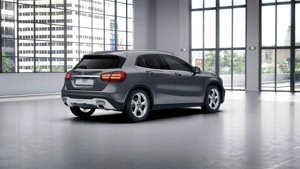 Mercedes-Benz GLA-klasse 180 Activity Edition | Navigatie |, Auto's, Mercedes-Benz, Gebruikt, 4 cilinders, 715 kg, Leder en Stof