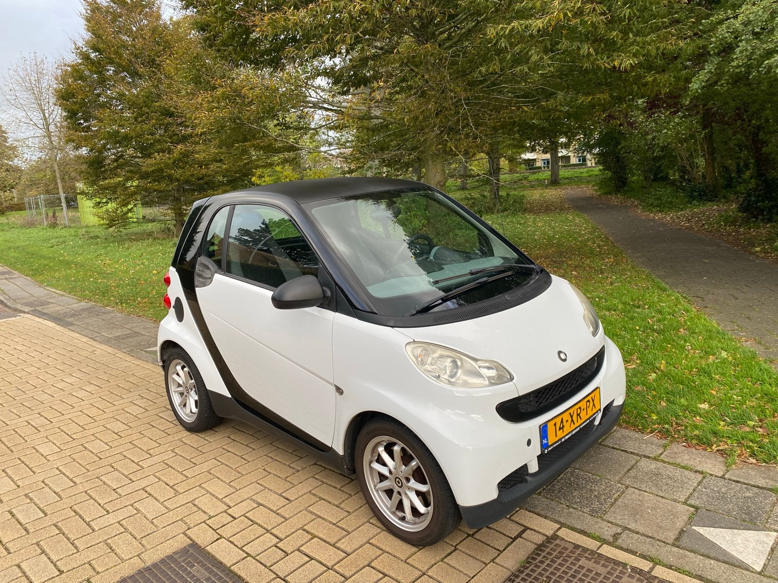 Smart ForTwo Coupé, Compact Comfortabel Verrassend Compleet!, Auto's, 21 km/l, 18 €/maand, 61 pk, Wit