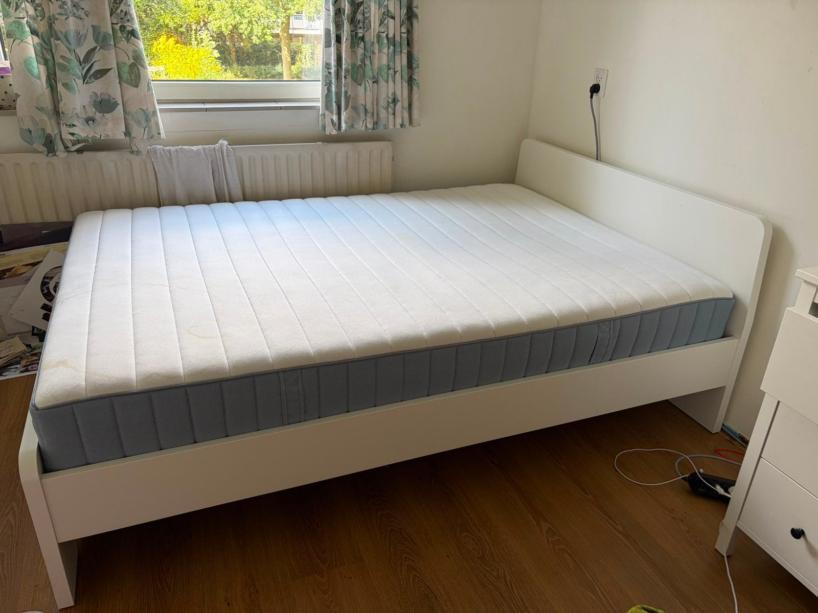 Wit bed 140x200 IKEA Askvoll met Valevag matras, Ophalen, Wit, Tweepersoons, 140 cm