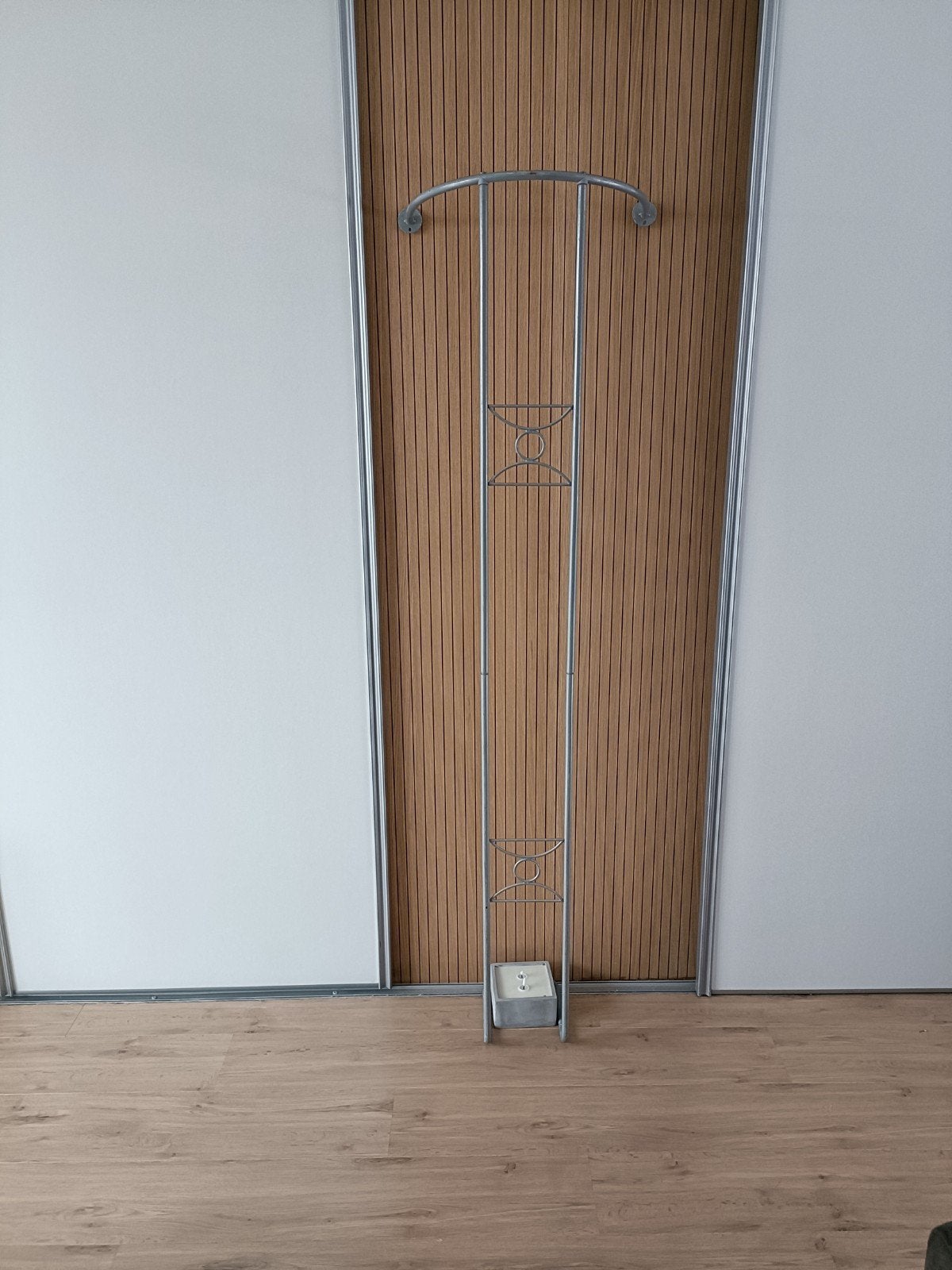 Metalen wandkapstok met hoedenplank en schoenenrek, Huis en Inrichting, Woonaccessoires | Kapstokken, Wandkapstok, Gebruikt, 200 cm of meer