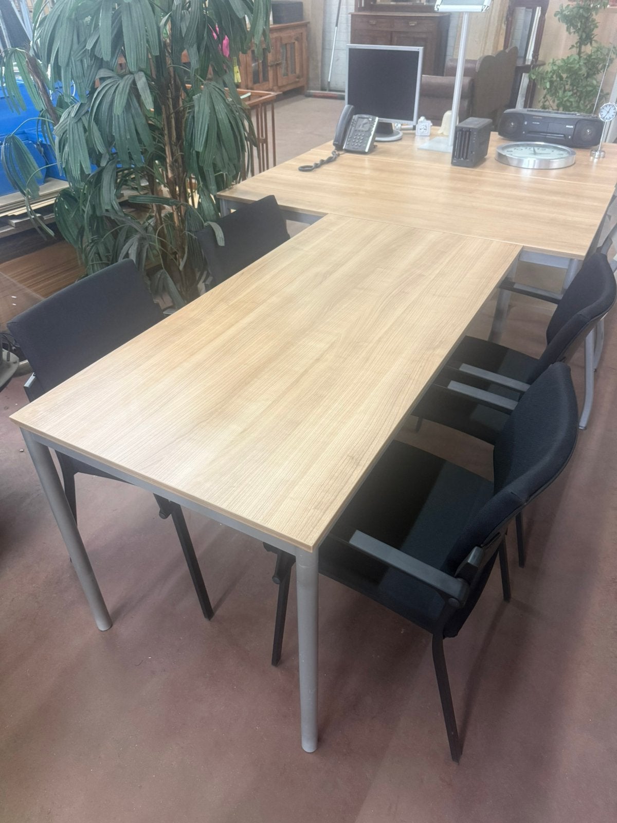 Partij kantoor meubelen en tafels en kasten nieuw, Ophalen