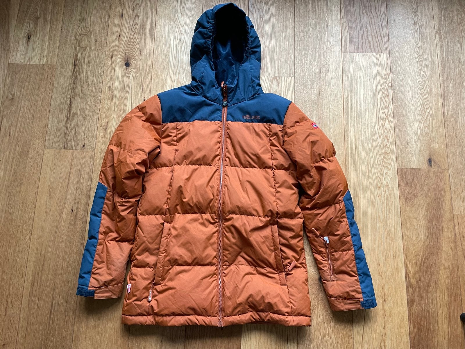 Trollkids winterjas dons  - oranje/blauw, Kinderen en Baby's, Ophalen, Zo goed als nieuw, Jongen of Meisje, Jas