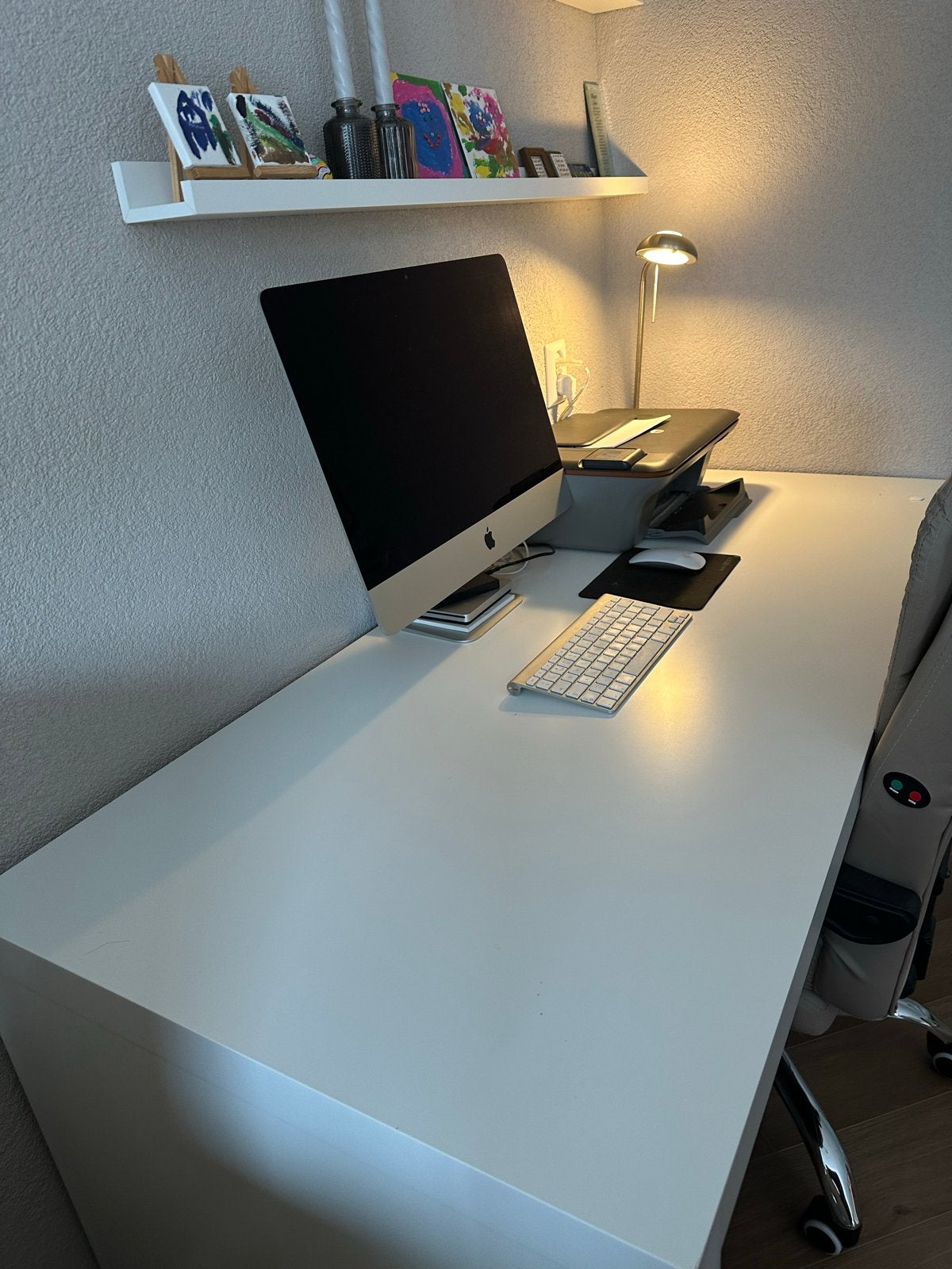 Stijvol wit IKEA bureau - 151x65 cm - in goede staat, Ophalen of Verzenden, Gebruikt, IKEA, Wit