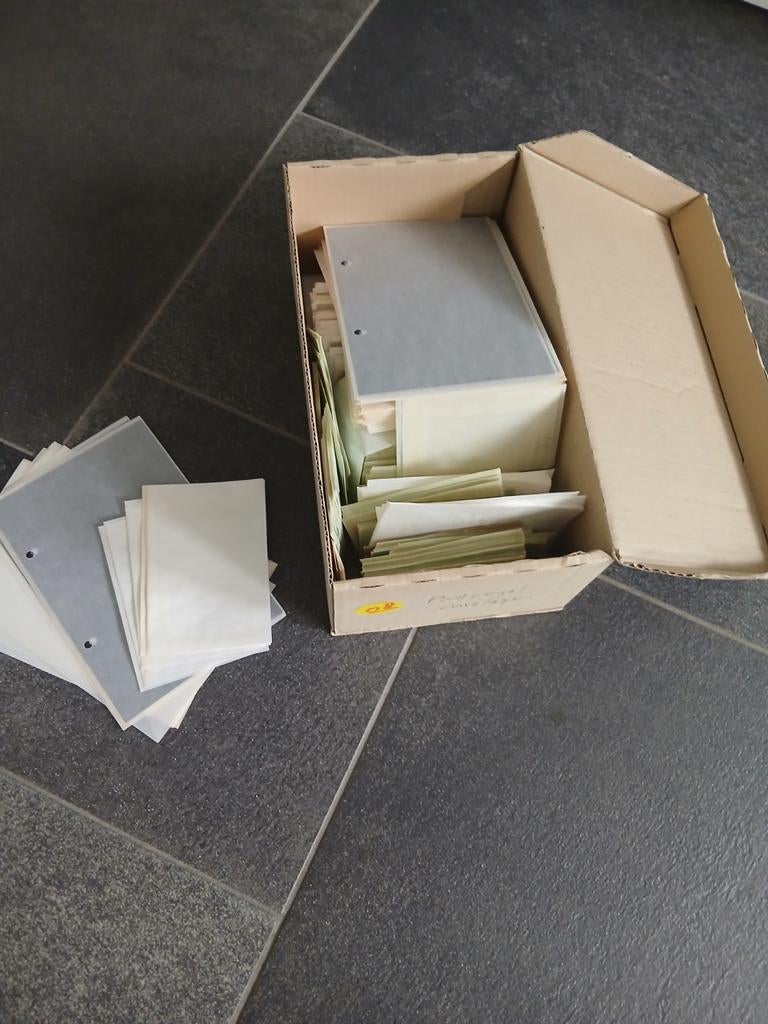 Speciale enveloppen voor postzegel-verzameling, Ophalen