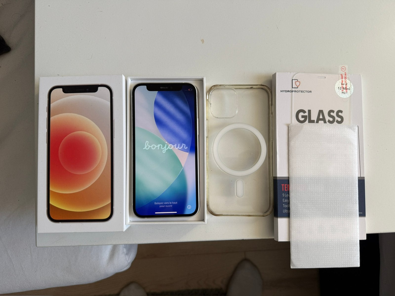 iPhone 12 Mini White 64GB + MagSafe Case & Screenprotector, 80 %, Gebruikt, IPhone 12 Mini, Wit