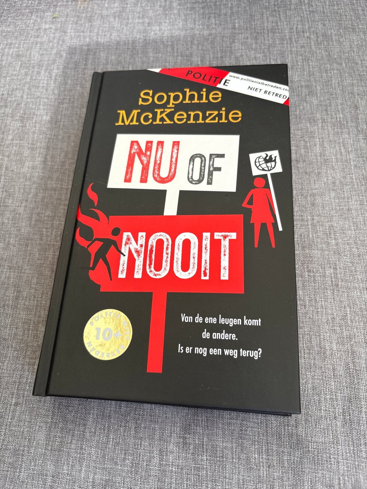 Nu of Nooit - Sophie McKenzie (Z.g.a.n.), Ophalen of Verzenden, Zo goed als nieuw, Fictie
