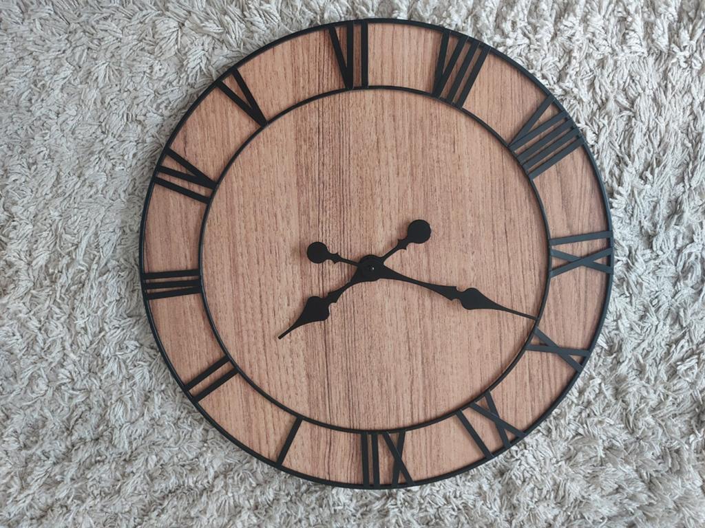 Grote houten wandklok met Romeinse cijfers, zo goed als nieu, Ophalen of Verzenden, Zo goed als nieuw, Wandklok
