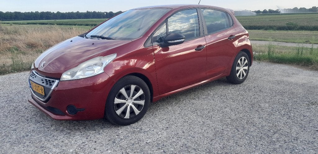 Peugeot 208 1.4 E-hdi 50KW/68PK 2-TR 5-D 2012 Rood, Auto's, Stof, 725 kg, 4 cilinders, 96 €/maand