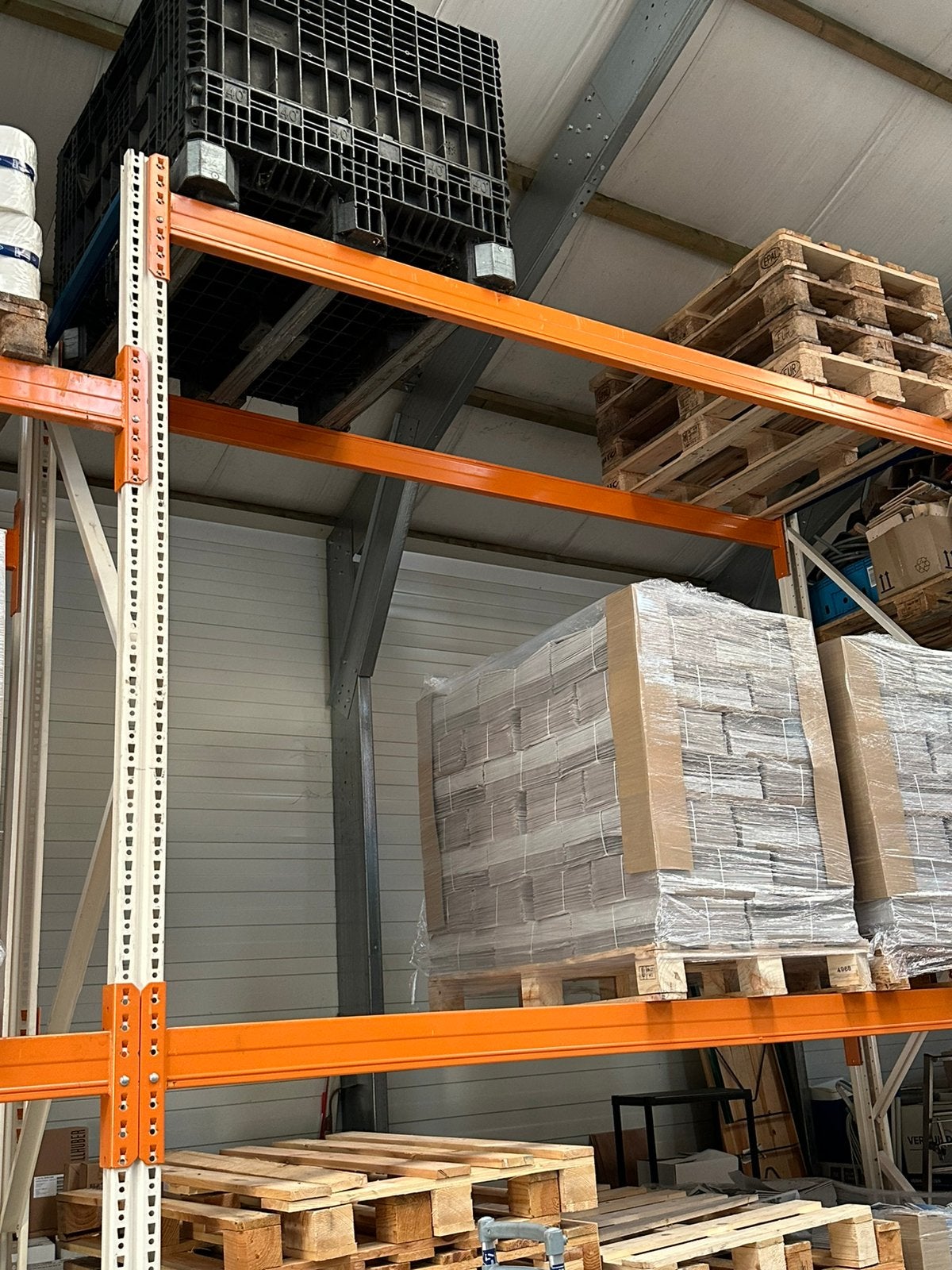 Loods/kantoorruimte/parkeerplaats/buitenruimte Brunssum, Opslag