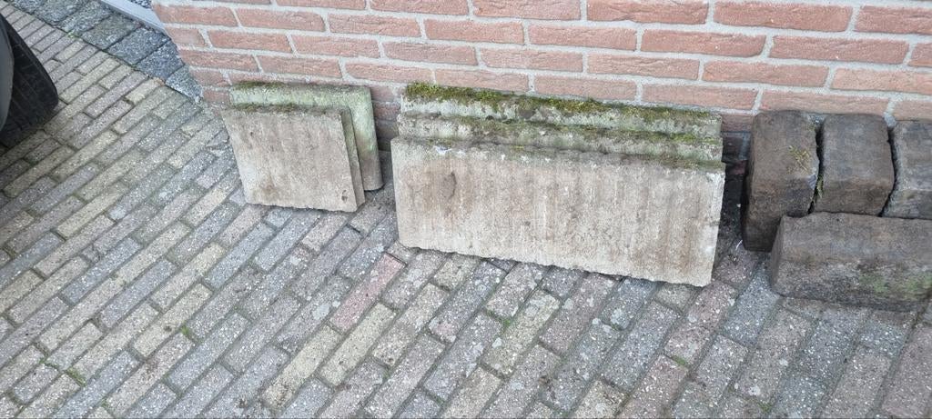 Betonnen opsluitbanden 67x25,5x5,5 cm (3 heel, 1 kapot), Tuin en Terras, Ophalen
