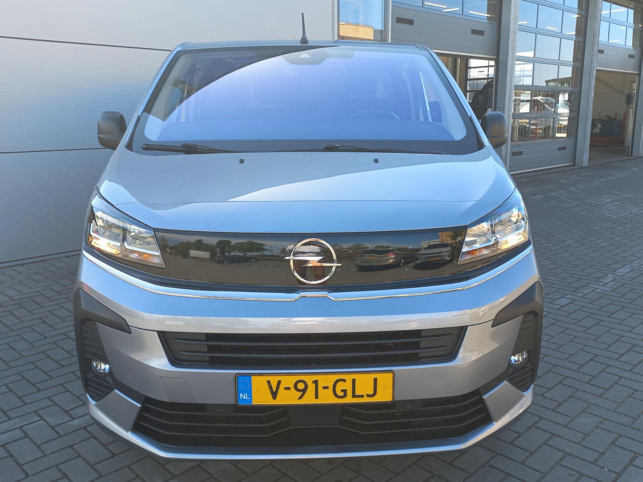 Opel Vivaro 2.0TD 145pk L2H1 + diverse extra's | Climate con, Voorwielaandrijving, Stof, Gebruikt, 4 cilinders