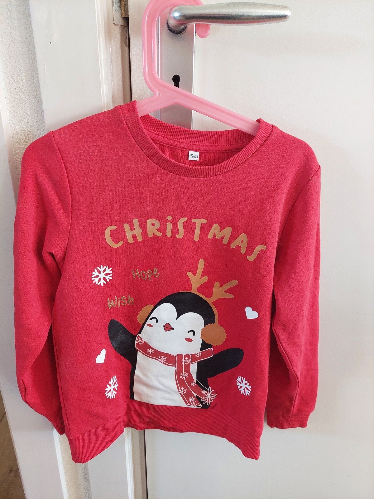 Kersttrui rood met pinguïn maat 122/128, Kinderen en Baby's, Ophalen of Verzenden, Zo goed als nieuw, Jongen of Meisje, Trui of Vest