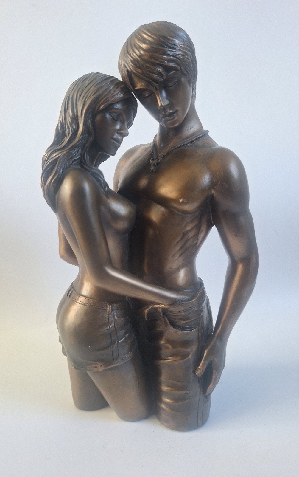 Mooi beeld van liefdes paar.
Gesigneerd met Kandy
Het beeld, Ophalen of Verzenden