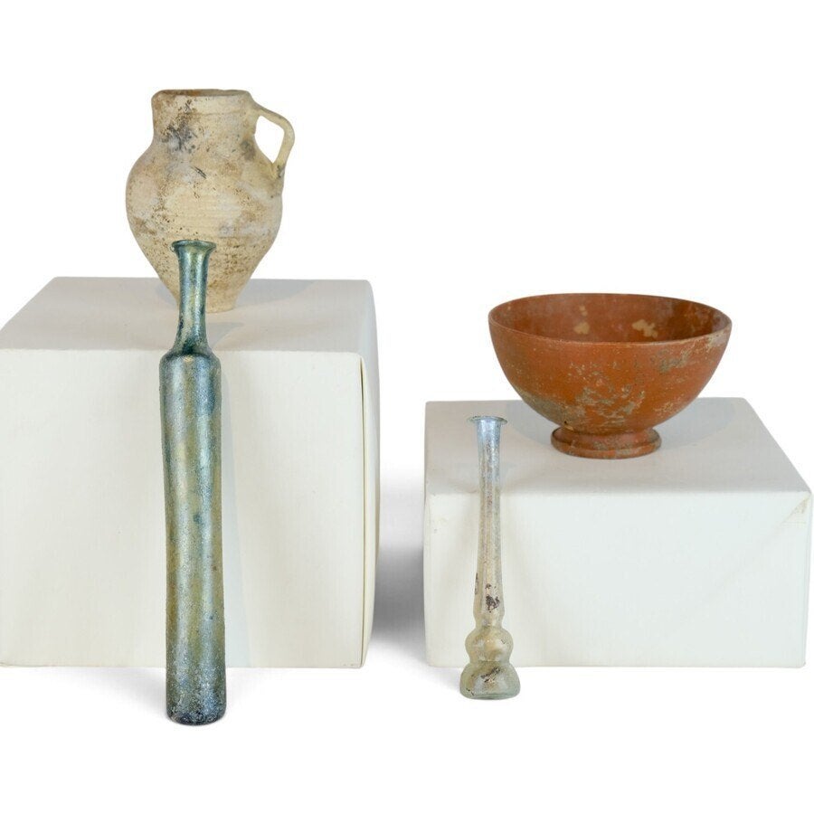 Vier Romeinse archeologische objecten