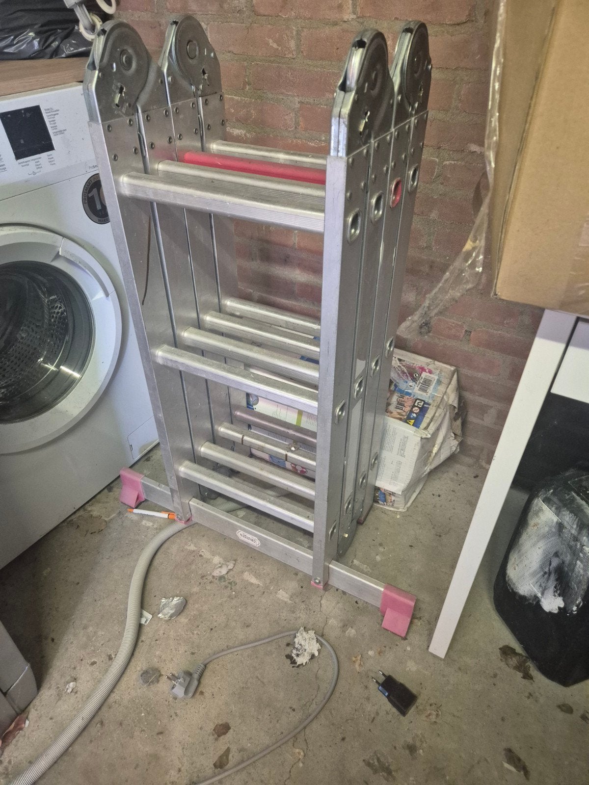 Opvouwbare aluminium ladder - Handig en compact, Doe-het-zelf en Verbouw, Ladders en Trappen, Ophalen