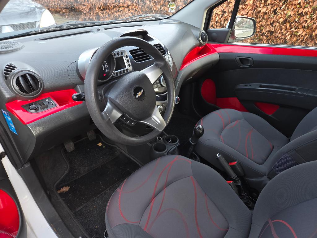 ** moet weg** Chevrolet Spark 1.2 2010 Wit nieuw koppelingse, Auto's, Voorwielaandrijving, 4 cilinders, Wit, Origineel Nederlands