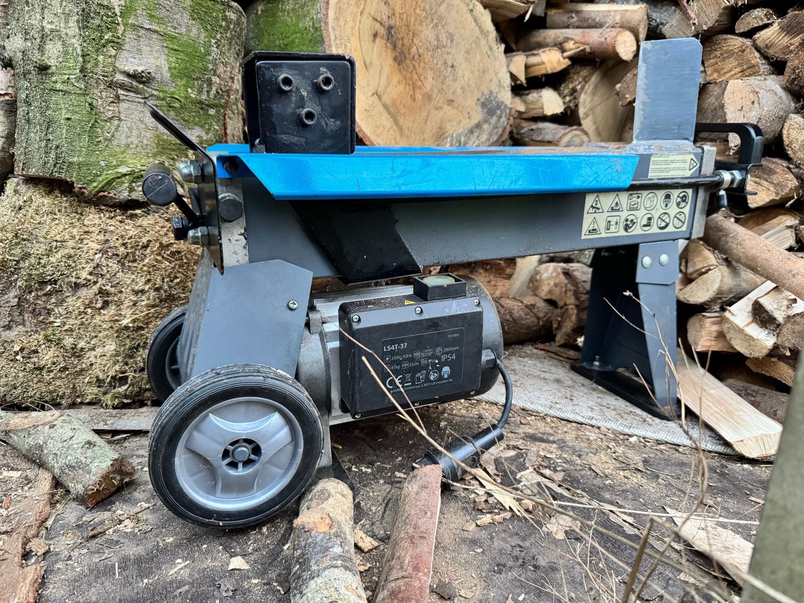 Te huur - Elektrische Houtklover, Tuin en Terras, Ophalen, Zo goed als nieuw, Elektrisch, Liggend
