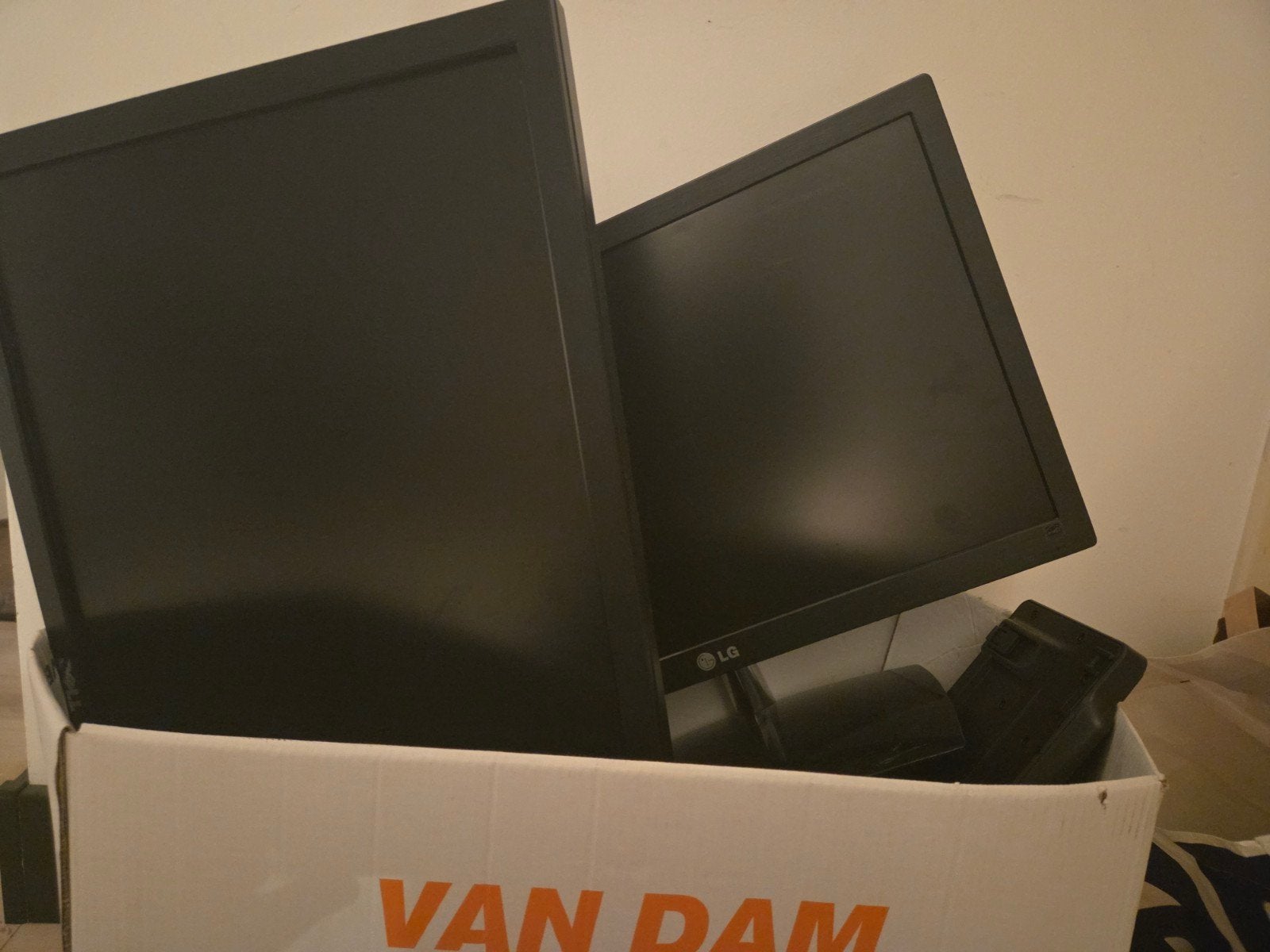 2x LG monitoren 60Hz met toetsenbord, Computers en Software, Ophalen, Full HD, 60 Hz of minder, IPS