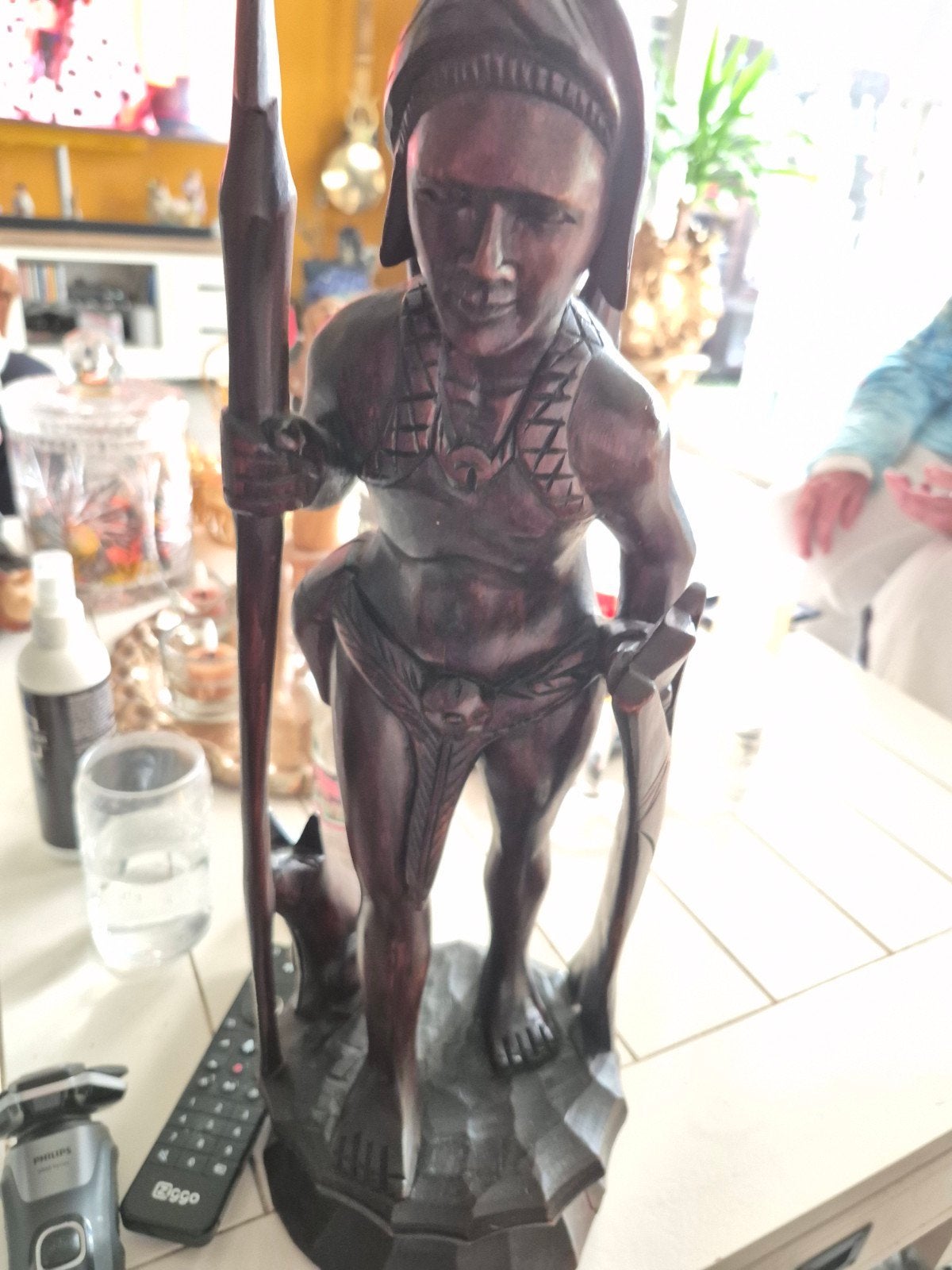 Houten beeld van Afrikaanse krijger met speer, Antiek en Kunst, Kunst | Beelden en Houtsnijwerken, Ophalen of Verzenden, 20 - 50 cm