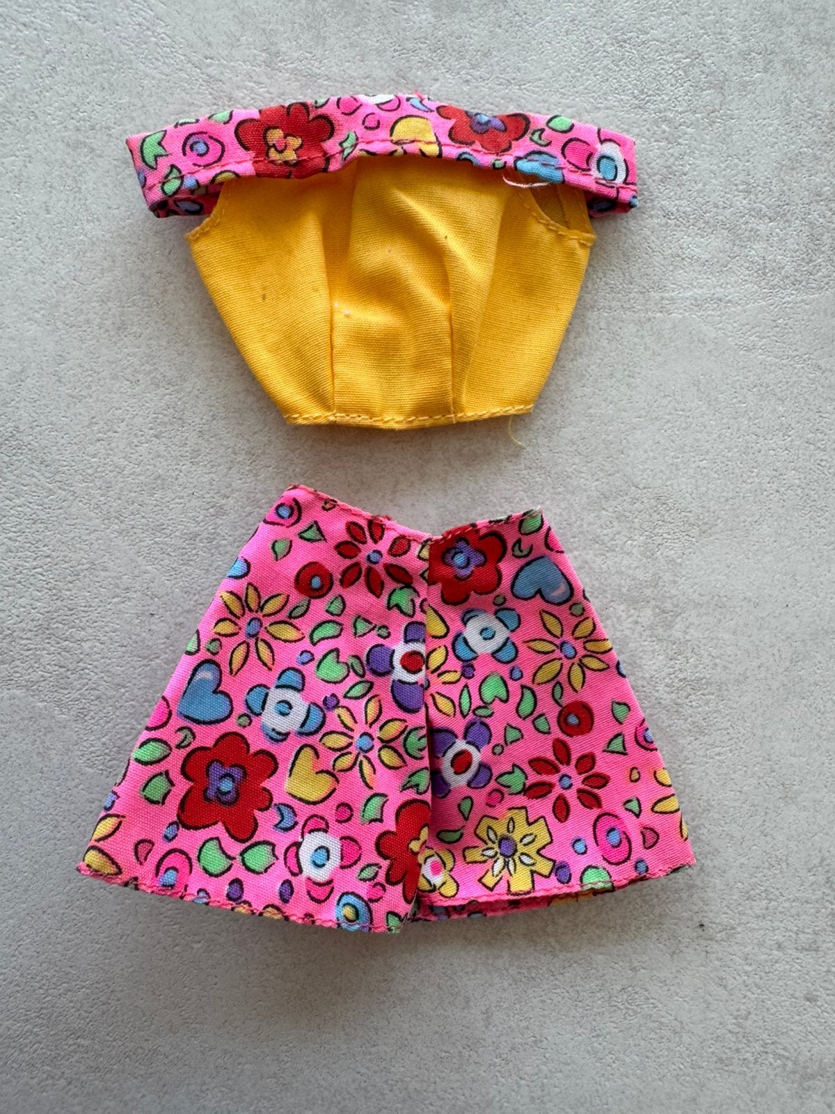 Barbie kleding setje, Verzamelen, Poppen, Ophalen of Verzenden, Gebruikt, Kleertjes