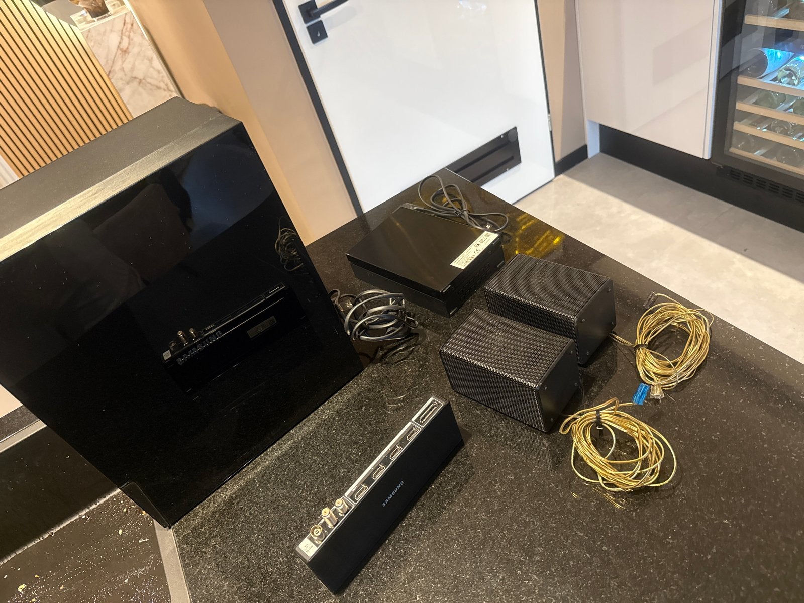 Samsung surround speakers, rec, sub en One Connect Mini, Ophalen, Zo goed als nieuw, Minder dan 60 watt, Front, Rear of Stereo speakers