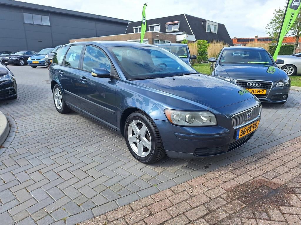 Volvo V50 2.4 Momentum / Betrouwbare auto / APK mei 2027, Auto's, Volvo, Gebruikt, 700 kg, Blauw, Origineel Nederlands