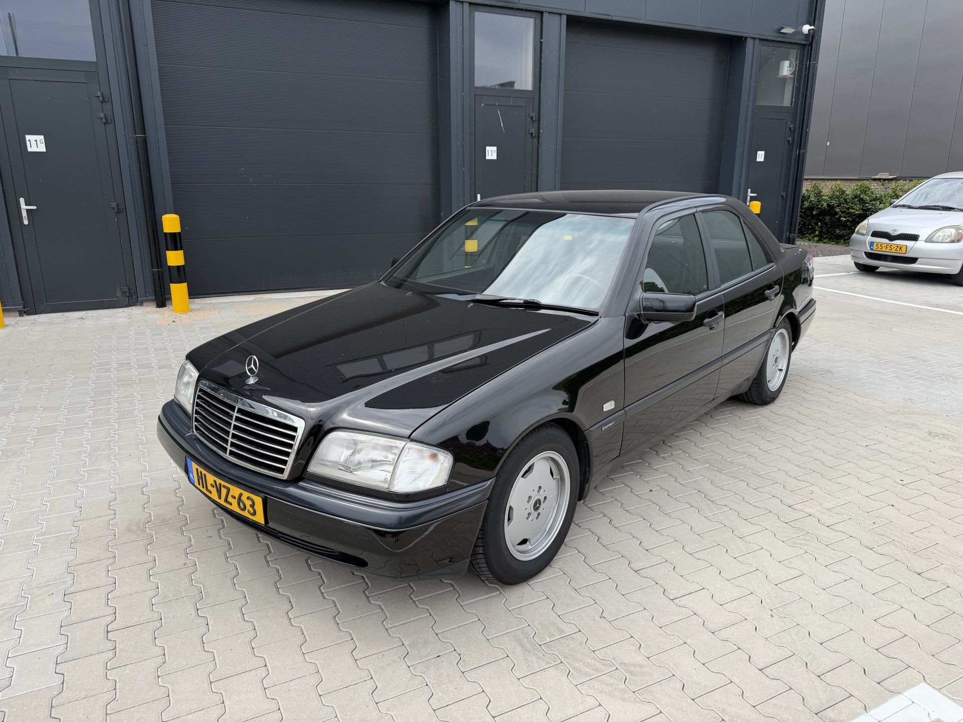 Mercedes-Benz C-Klasse 180 Classic Roestvrij / Nederlandse a, Achterwielaandrijving, Trekhaak, 1799 cc, Bedrijf