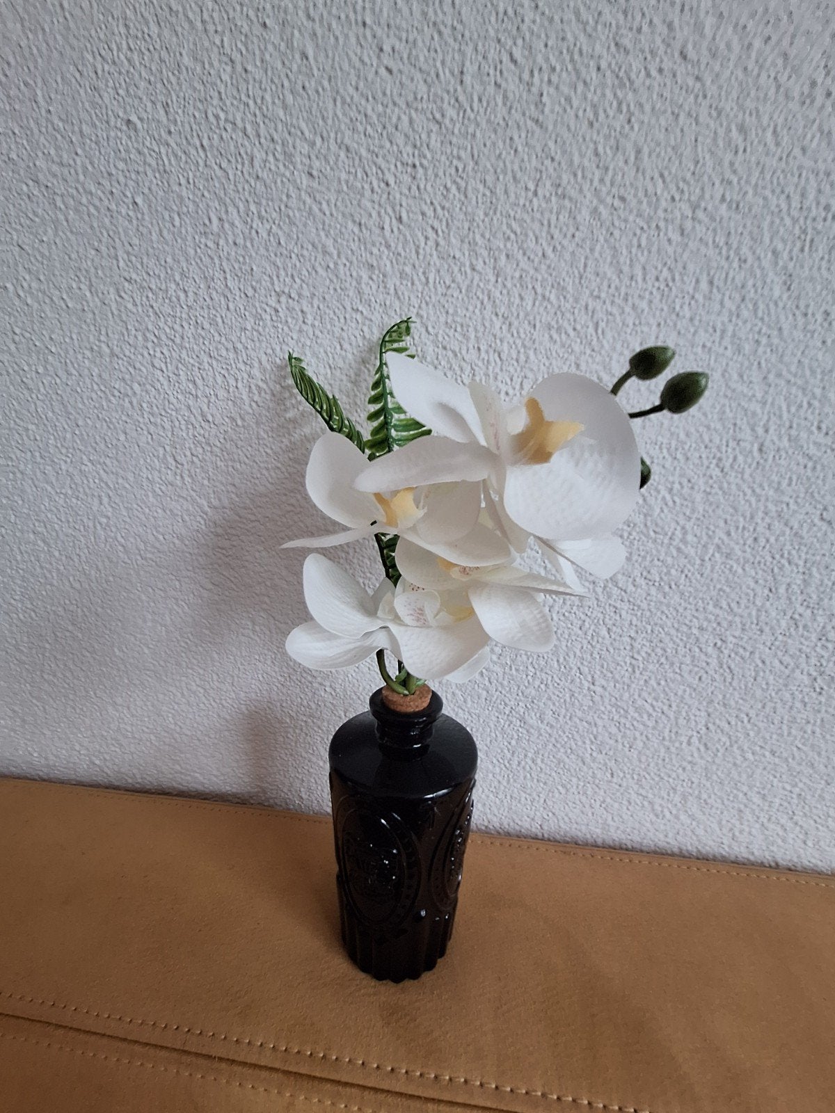 Zwarte glazen vaas met kunstbloemen, Huis en Inrichting, Woonaccessoires | Vazen, Zwart, Ophalen, 28 cm, Glas