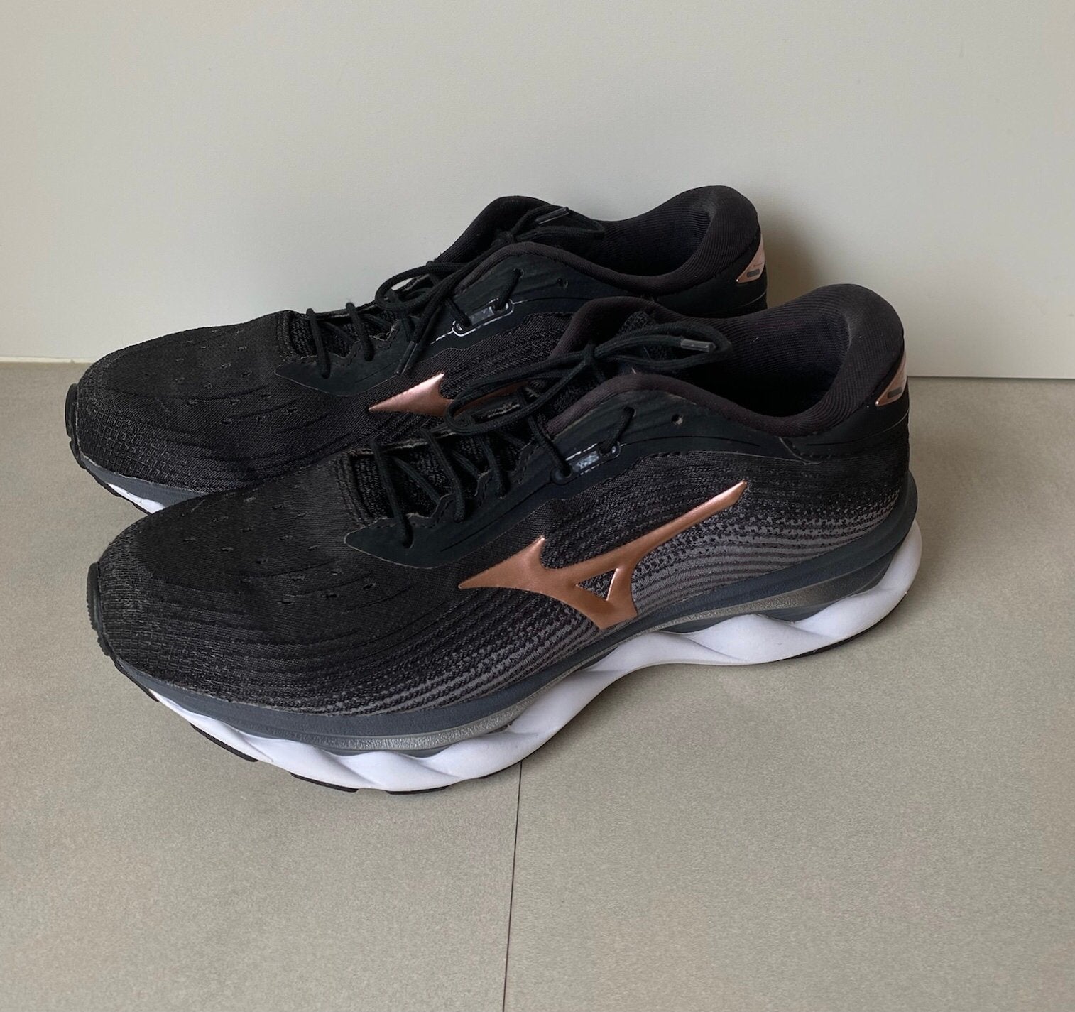 MIZUNO ENERZY WAVE SKY 5. MT: 38 NIEUWSTAAT., Overige kleuren, Verzenden, Sportschoenen, Zo goed als nieuw